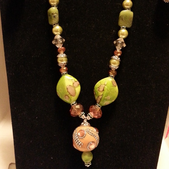 Hand made necklace & pierced earrings set - Picture 3 of 3